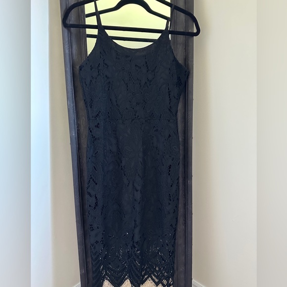 Gorgeous Bella Luxx dress - Picture 3 of 4